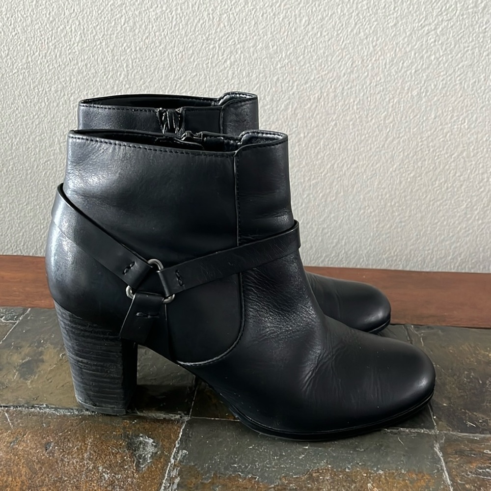 Cole Haan black Calixta booties size 9 EUC